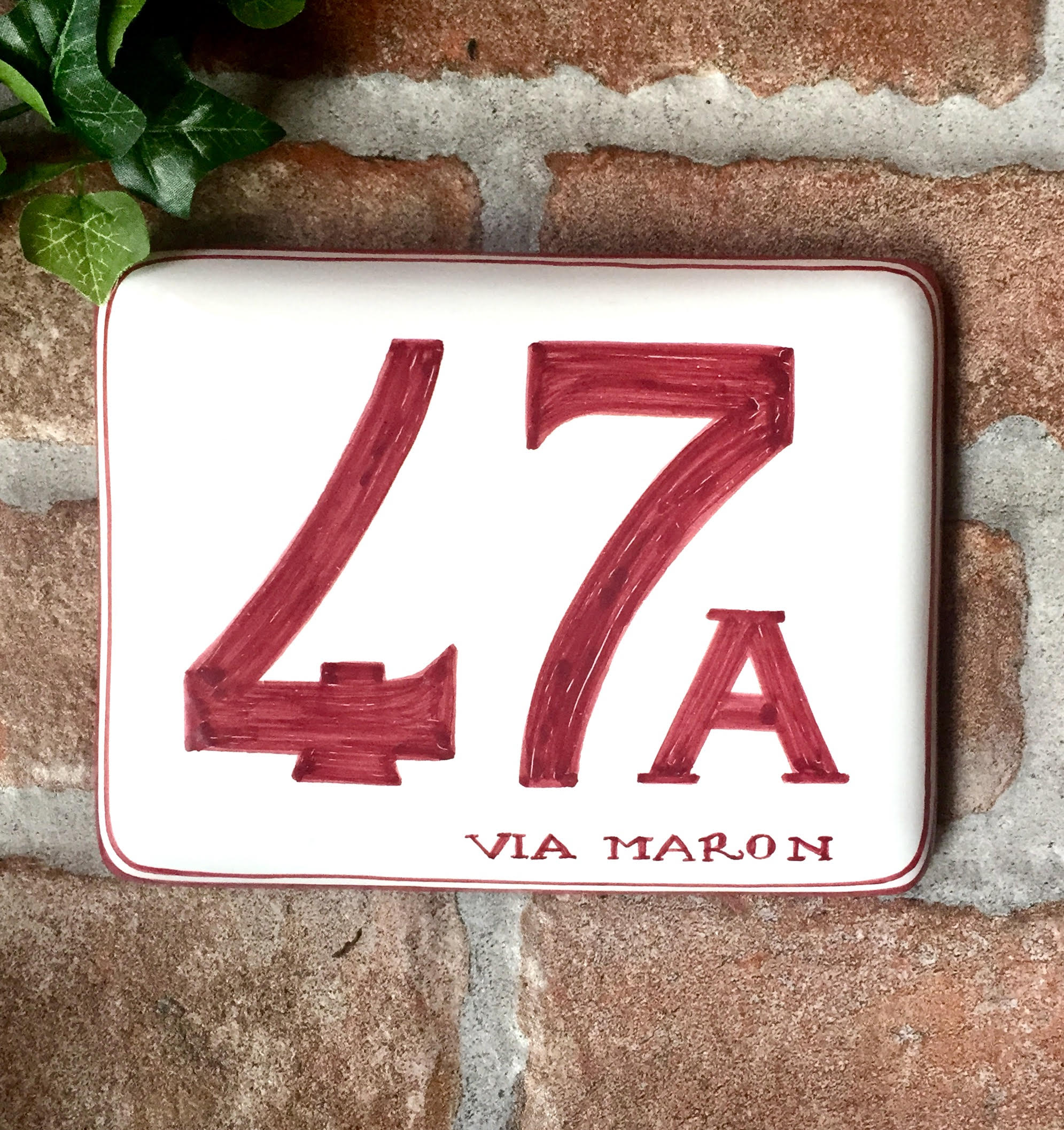 numero-civico-dipinto-mano-semplice-rosso