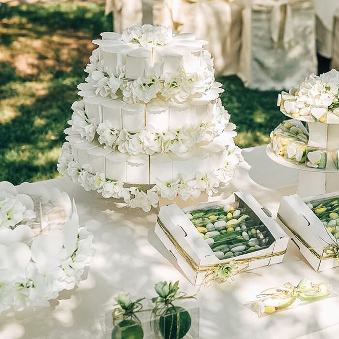 Alzata Decorativa a 3 Piani in Cartone Bianco Idea Decoro Confettata Angolo Bomboniere Battesimo Matrimonio - immagine 3