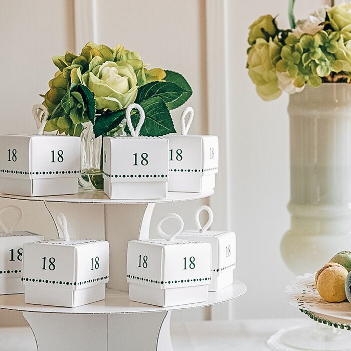 Alzata Decorativa a 2 Piani in Cartone Bianco Idea Decoro Confettata Angolo Bomboniere Battesimo Matrimonio - immagine 3