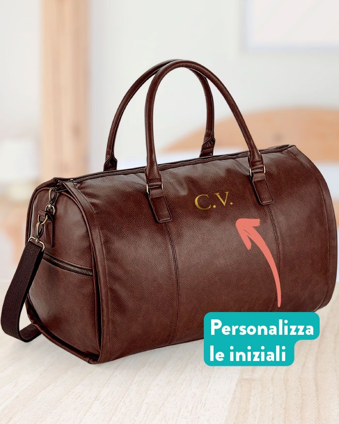 Borsone da Viaggio Porta Abito in Ecopelle Marrone Personalizzato con Iniziali e Tracolla - Idea Regalo per Chi Viaggia Spesso, Regalo per la Laurea, Regalo per Lui - immagine 3
