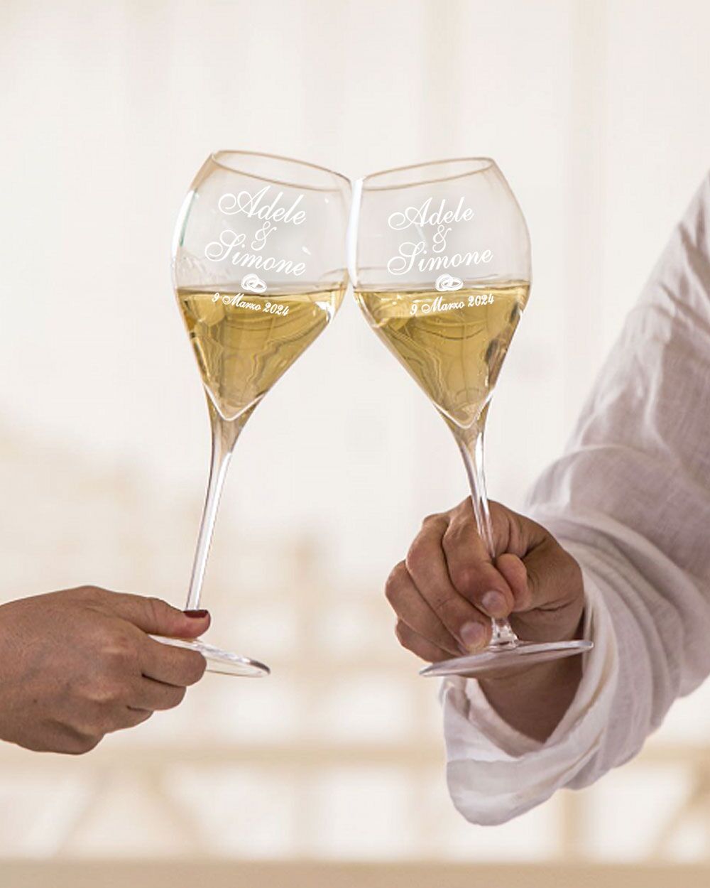 Coppia di Bicchieri Flute Franciacorta da Spumante Personalizzati con Nomi, Data del Matrimonio e Decorazione Anelli - immagine 8