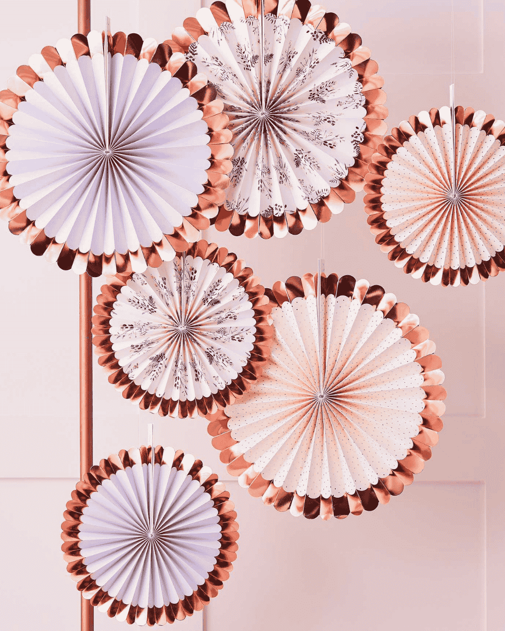Decorazione-Ventaglio-Colori-Pastello-Rosa-Gold-da-Parete - Idea-Allestimento-Compleanno