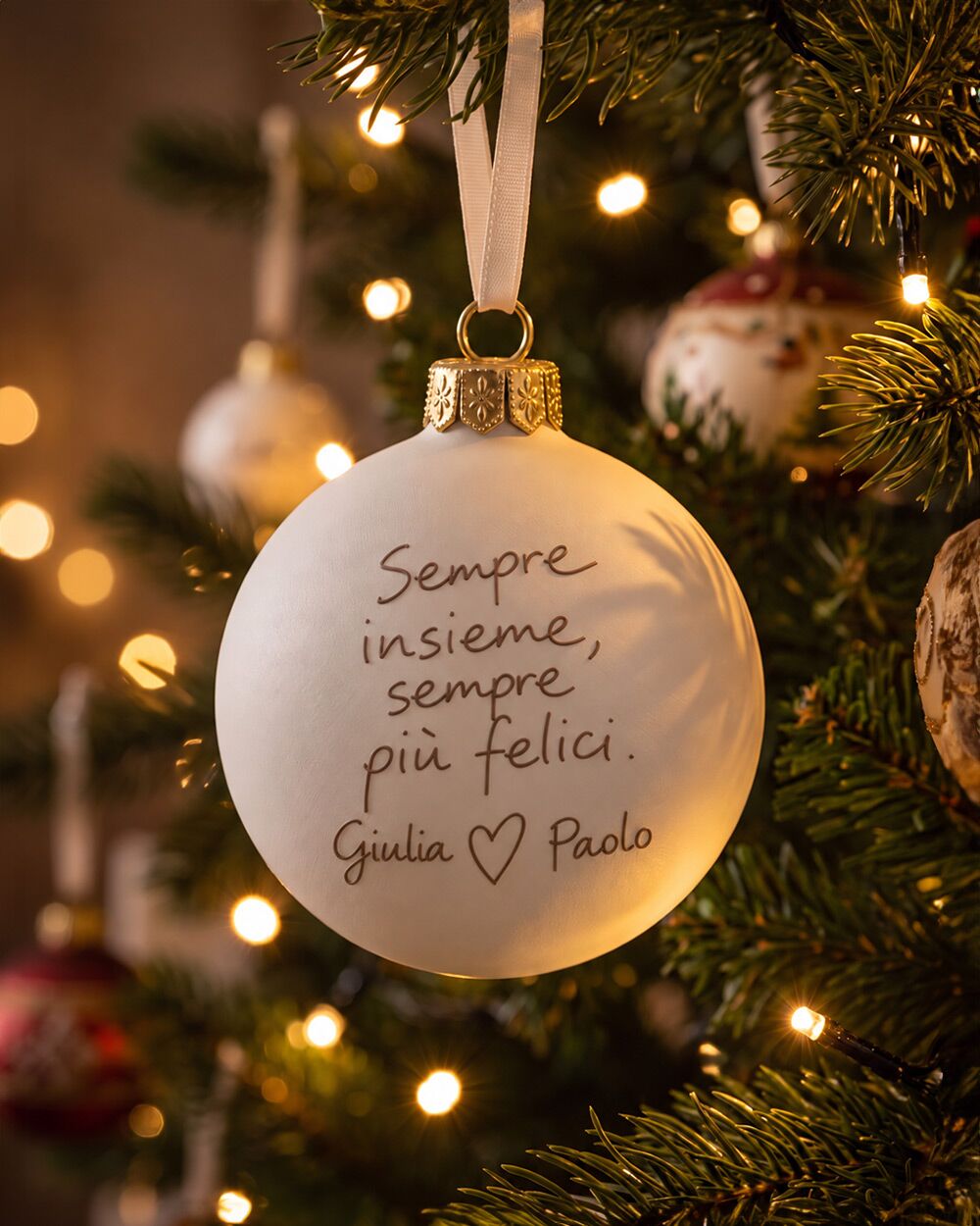 Pallina di Natale in Ceramica Personalizzata con la Dedica Scritta a Mano dai Bambini – Idea Regalo di Natale per la Maestra - immagine 3