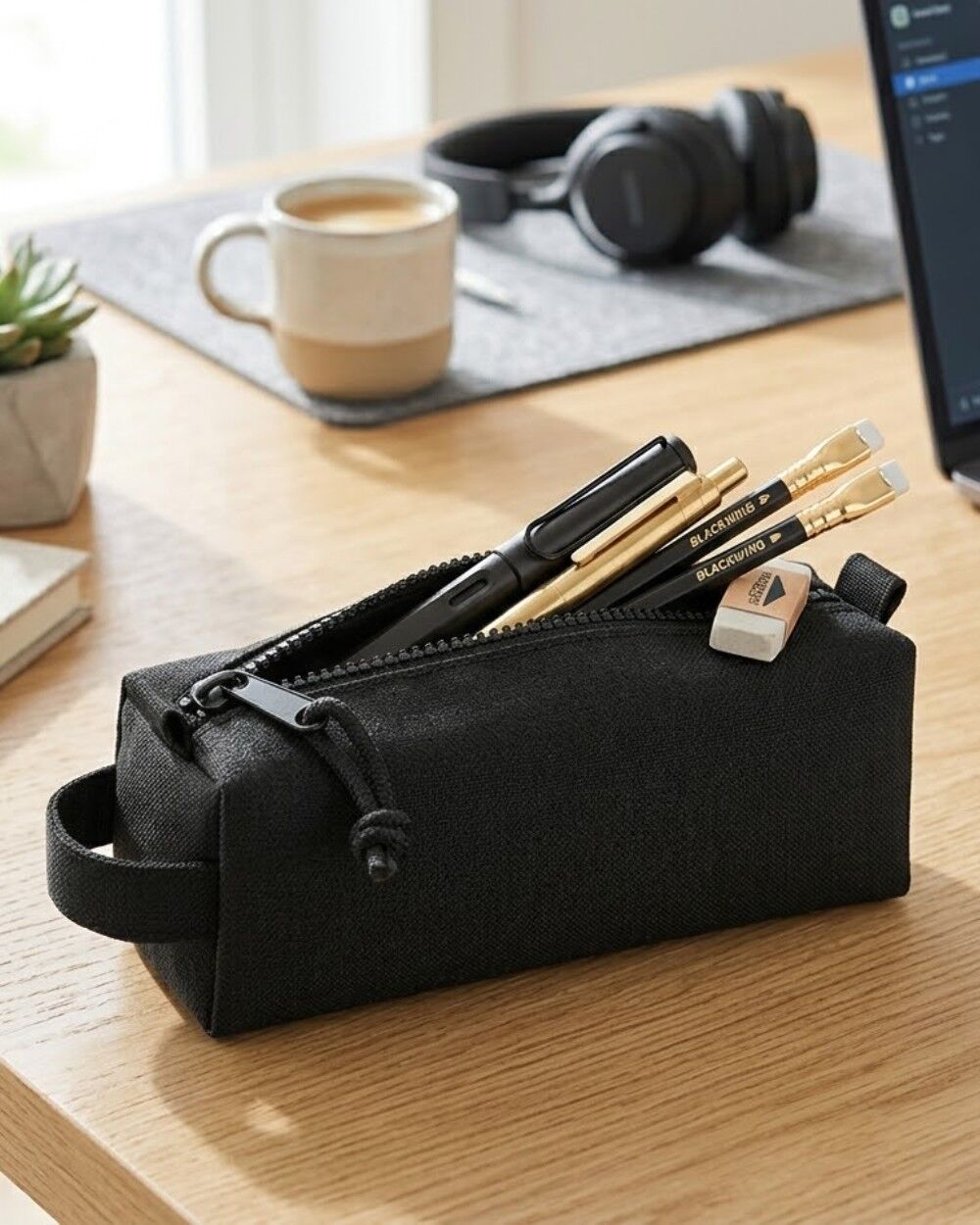 astuccio-nero-con-maniglia