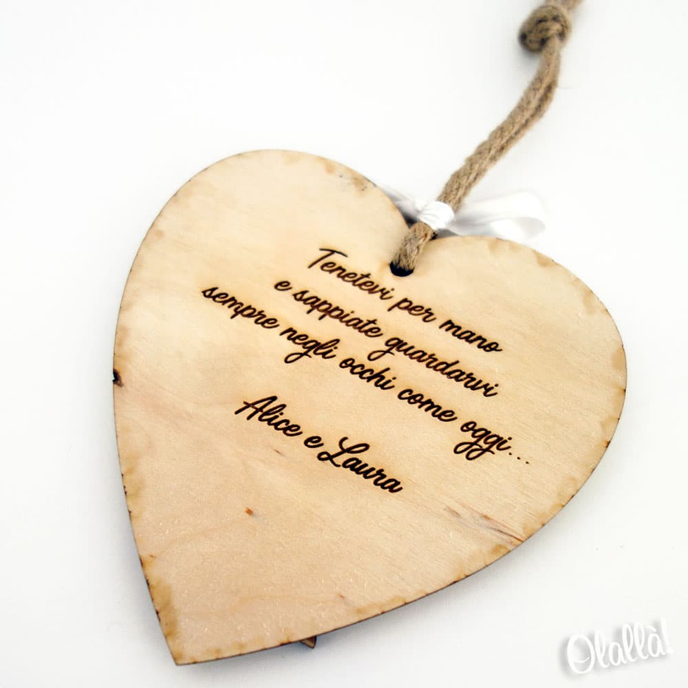 Cuore da Appendere in Legno Personalizzato con Ritratto Sposi "Mini-me" - Regalo Matrimonio - immagine 5