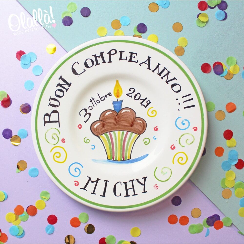 Piatto in Ceramica Dipinto a Mano Personalizzabile con Dedica e Decorazione Muffin - Regalo Compleanno