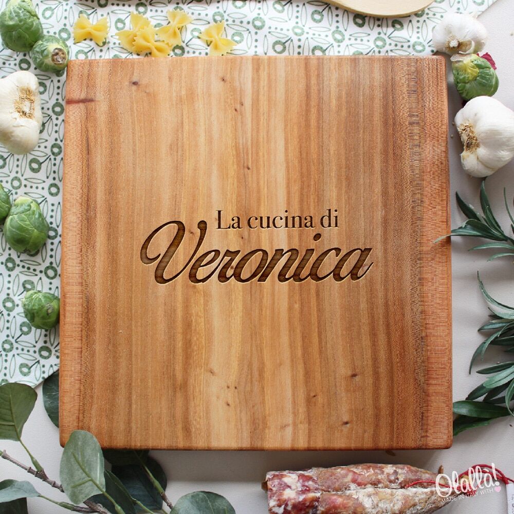 Tagliere in Legno "La Cucina Di" Personalizzabile con il Nome - Idea Regalo Originale