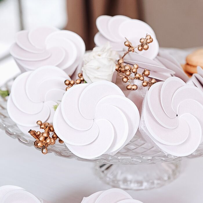 Set di 10 Scatoline Portaconfetti a Forma di Gelato Cono Rosa con Decoro in Pizzo Bianco