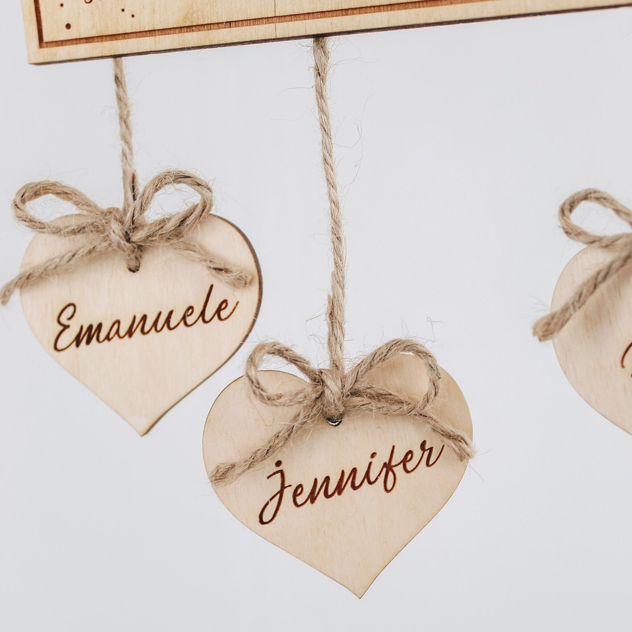 targhetta-famiglia-cuore-legno-dettaglio