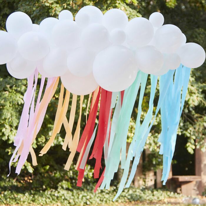 palloncini-bianchi-con-strisce-carta-colorate (1)