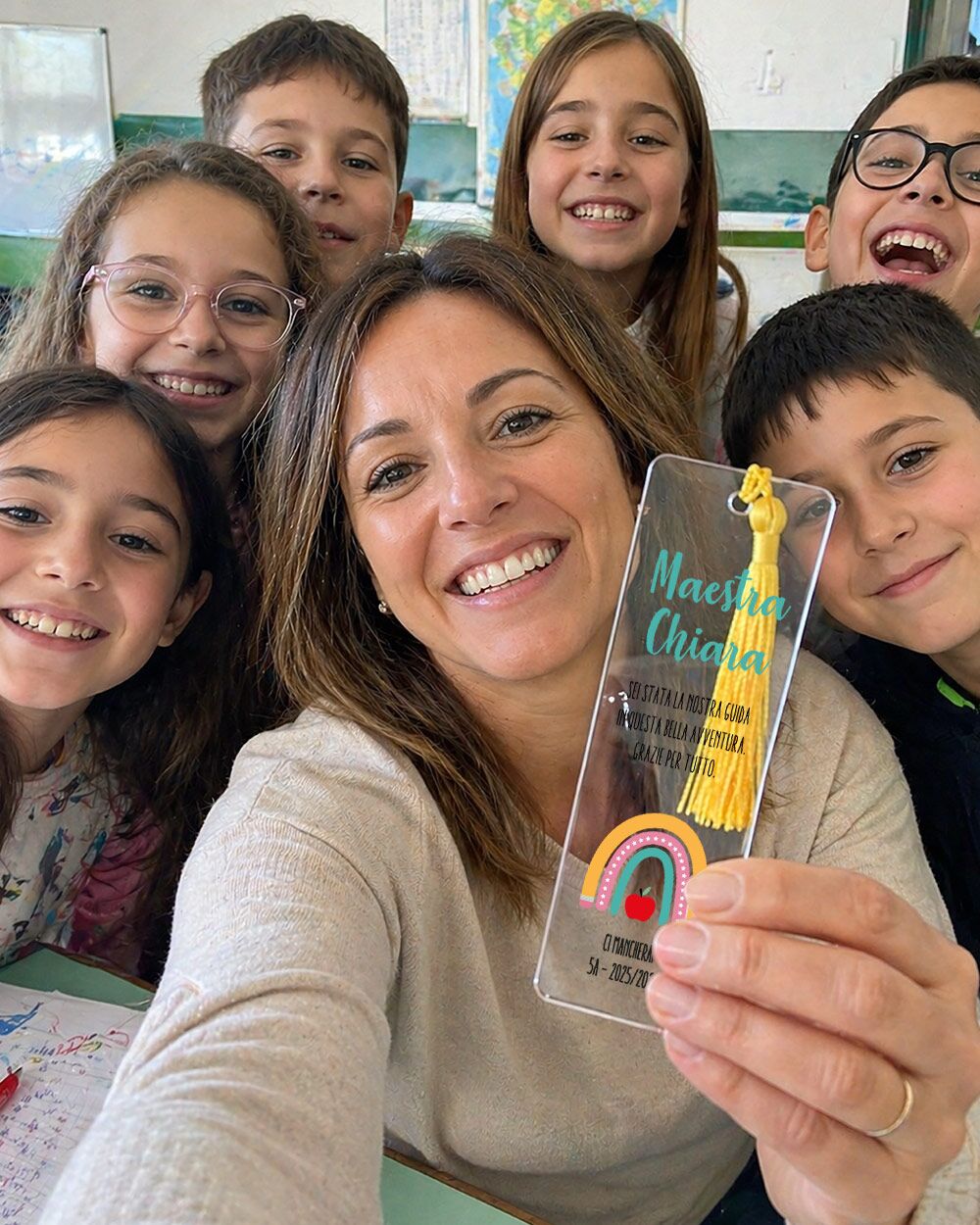 segnalibro-personalizzato-maestra-con-arcobaleno-mela-trasparente-plexiglas-4