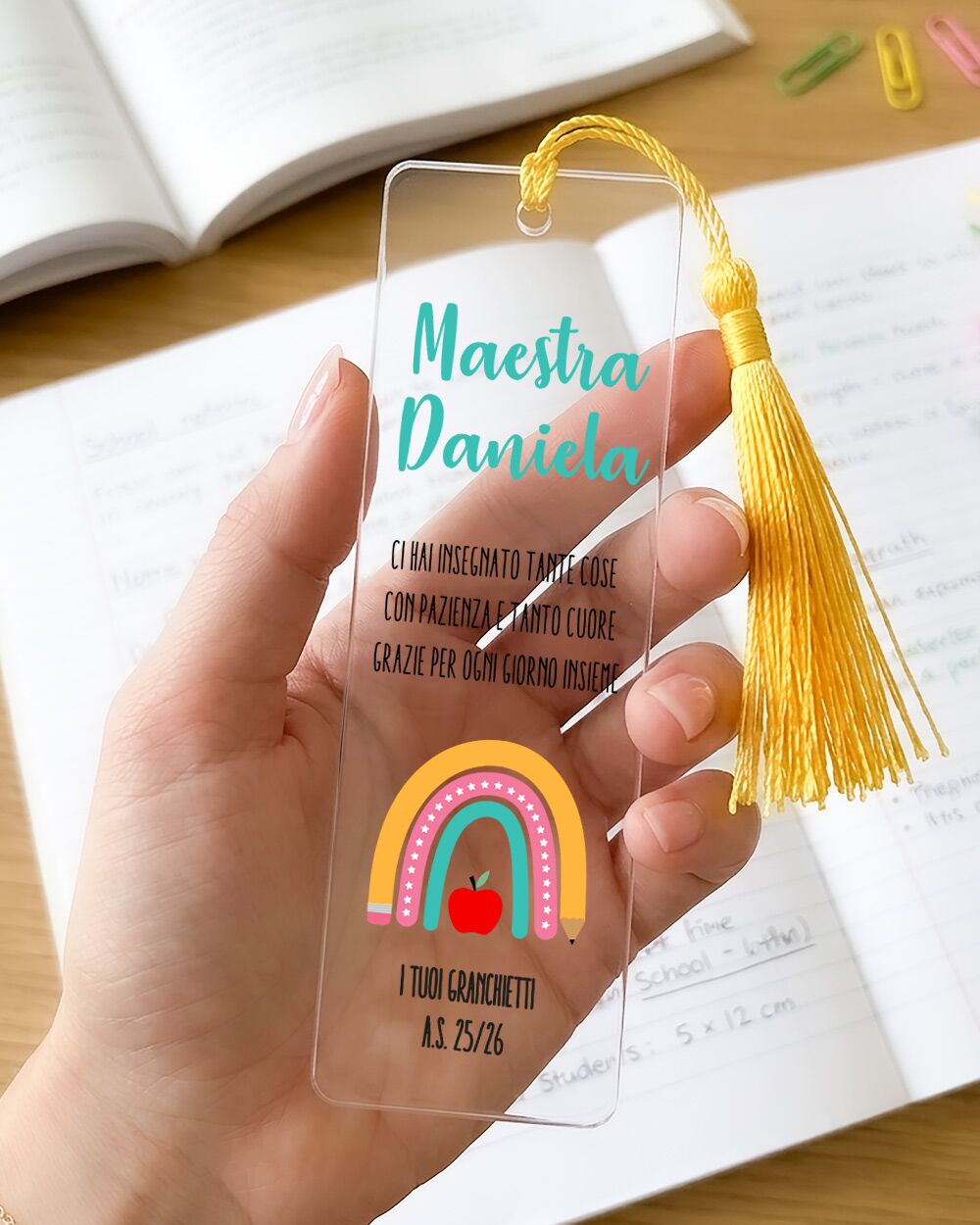 segnalibro-personalizzato-maestra-con-arcobaleno-mela-trasparente-plexiglas-6