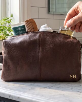 trousse-personalizzata-iniziali-uomo-simil-pelle-marrone02223