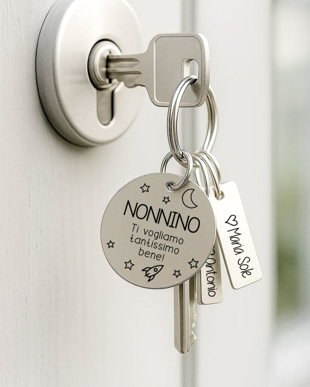 Portachiavi Tondo in Acciaio con Targhette Stelline e Razzo Personalizzato con Dedica e Nomi - Idea Regalo Nonno, Festa dei Nonni - immagine 10