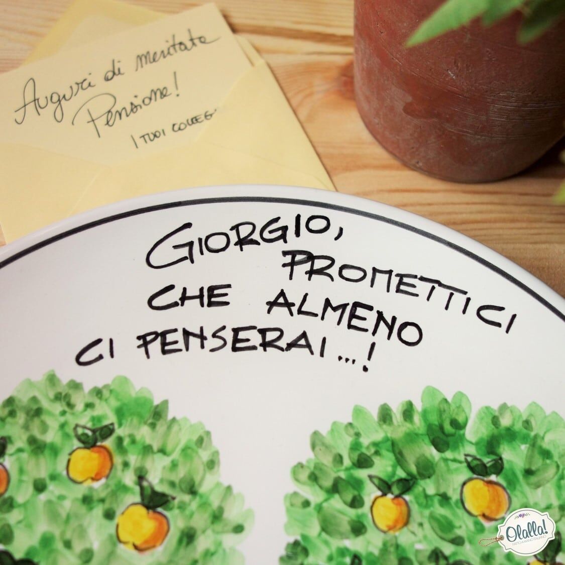 Piatto Personalizzato Dipinto a Mano per Regalo di Pensionamento - immagine 4