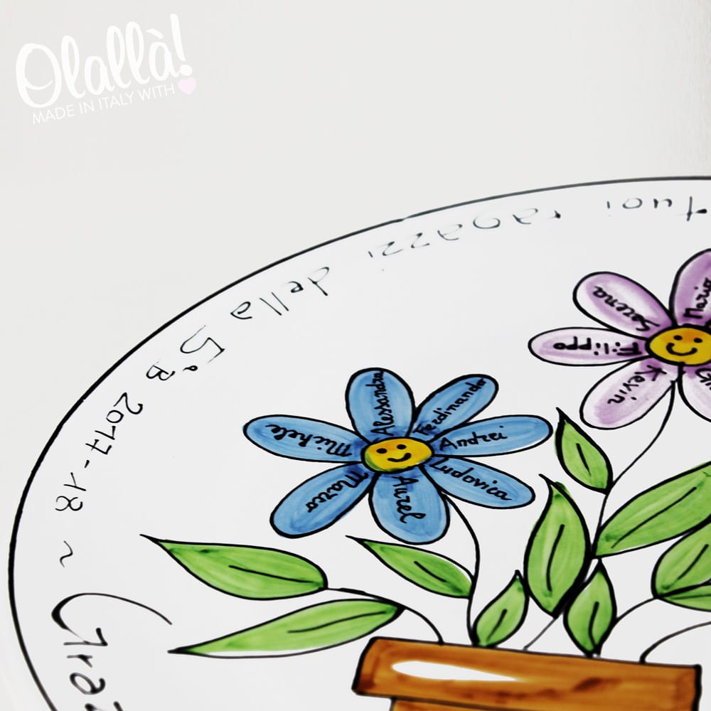 Piatto in Ceramica Personalizzato con i Fiori e i Nomi dei Bambini - Regalo Maestre - immagine 3
