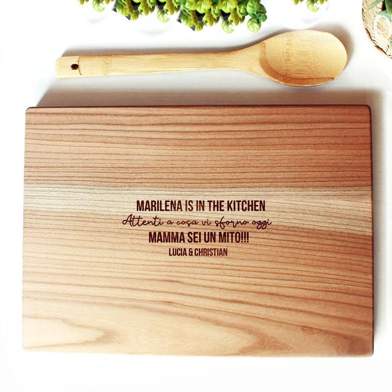 Tagliere Personalizzabile "Mamma è in Cucina" - Idea Regalo Festa della Mamma