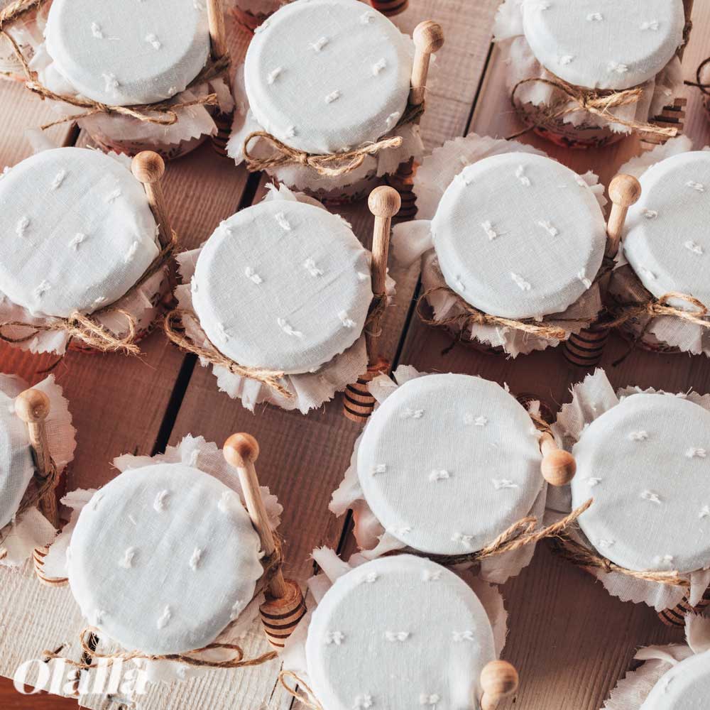 Vasetti di Miele 250 gr con Etichetta Floreale, Tessuto con Ricamo e Spago Idea Bomboniera Matrimonio - immagine 4