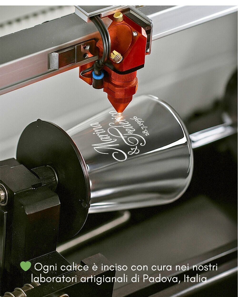 Coppia di Calici, Set 2 Calici da Vino Personalizzati con Nomi e Data in Corsivo - Idea Regalo per Anniversario, Matrimonio - immagine 8