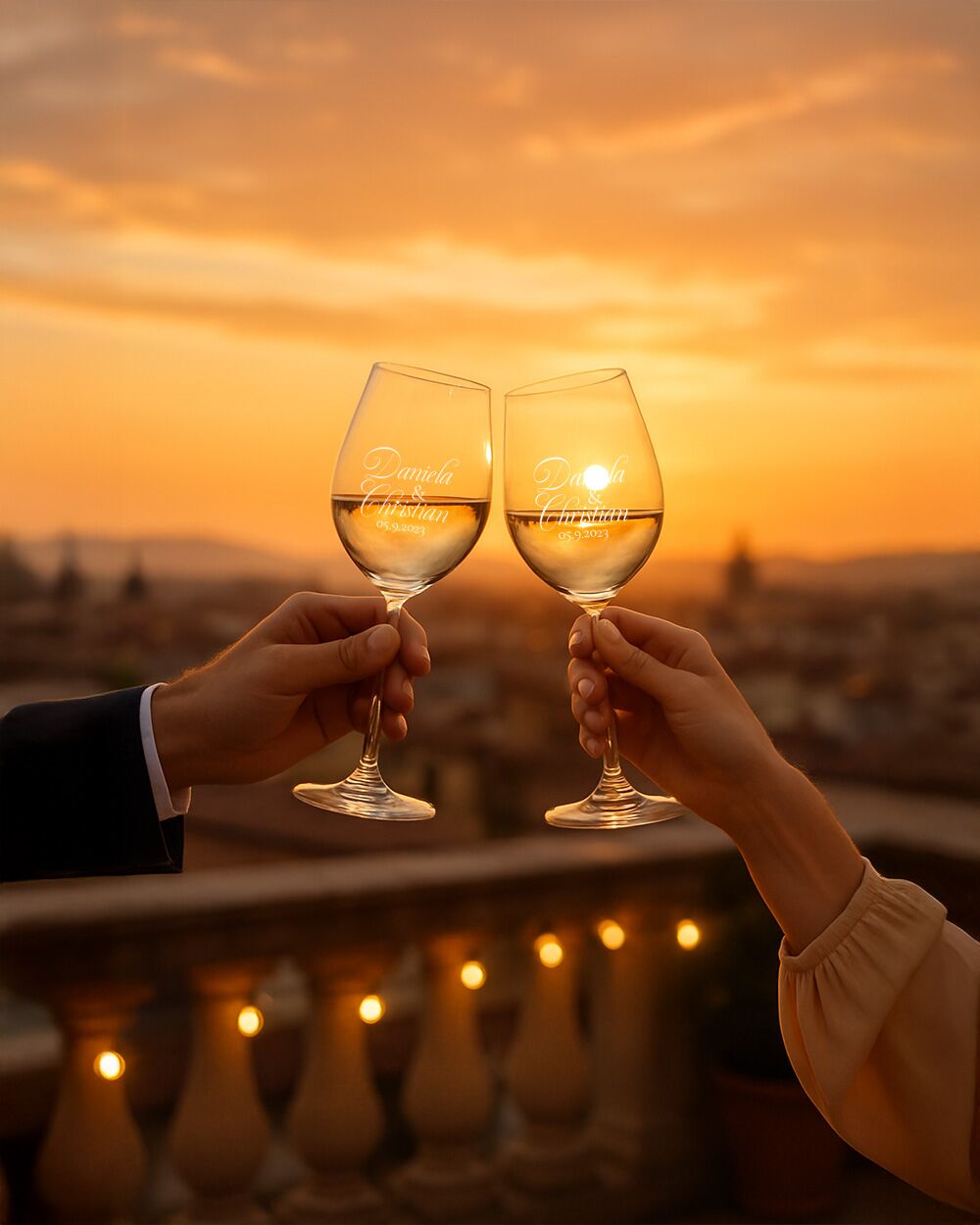 Coppia di Calici, Set 2 Calici da Vino Personalizzati con Nomi e Data in Corsivo - Idea Regalo per Anniversario, Matrimonio - immagine 25