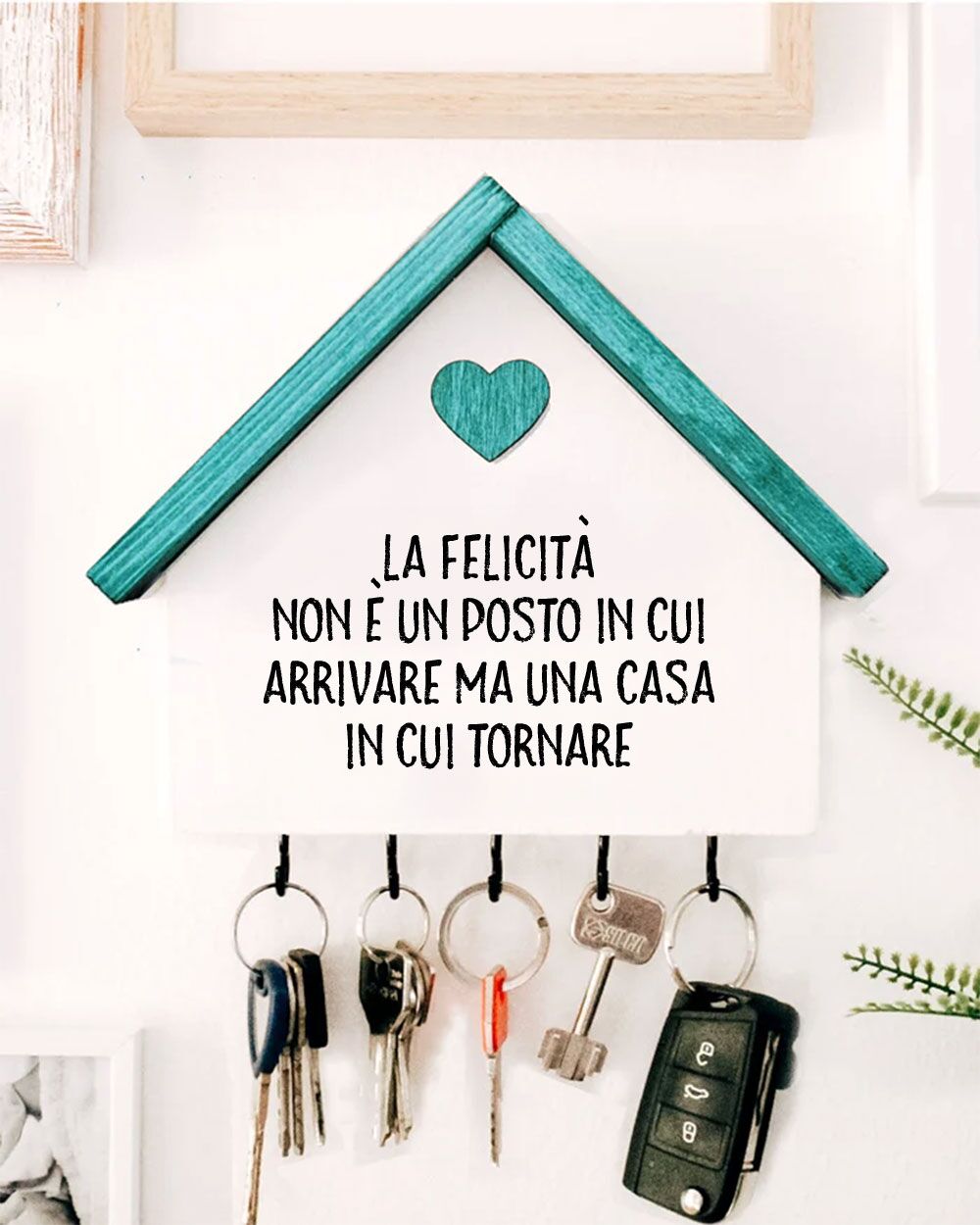 Casetta Appendichiavi in Legno con Cuore Personalizzabile con Dedica - Idea Regalo San Valentino, Anniversario, Casa Nuova - immagine 7