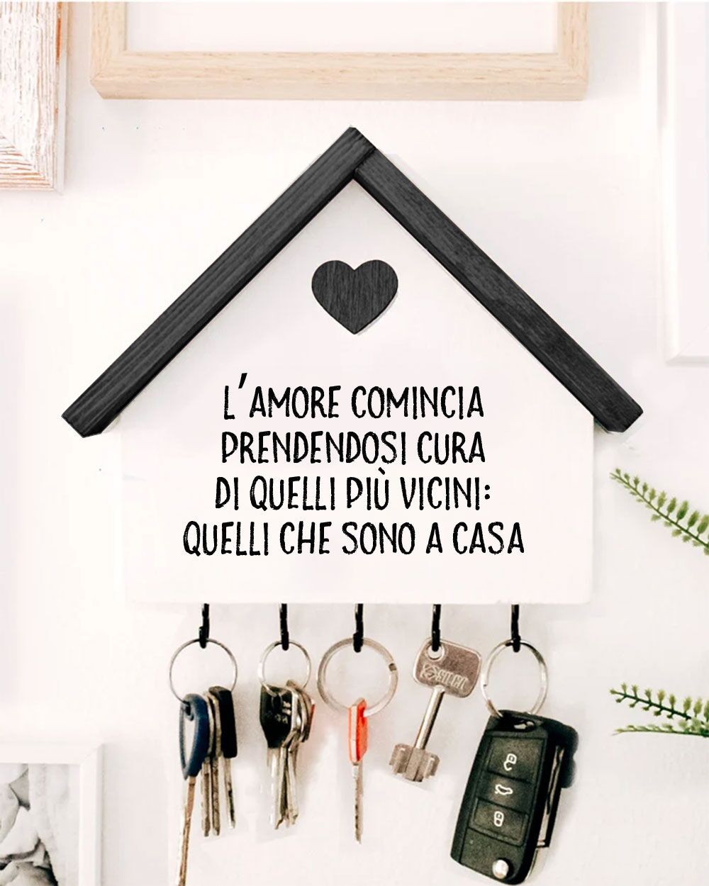Casetta Appendichiavi in Legno con Cuore Personalizzabile con Dedica - Idea Regalo San Valentino, Anniversario, Casa Nuova - immagine 10