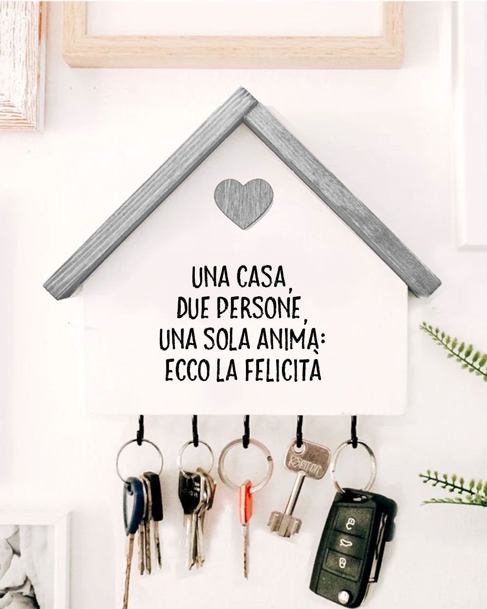 Casetta Appendichiavi in Legno con Cuore Personalizzabile con Dedica - Idea Regalo San Valentino, Anniversario, Casa Nuova - immagine 8