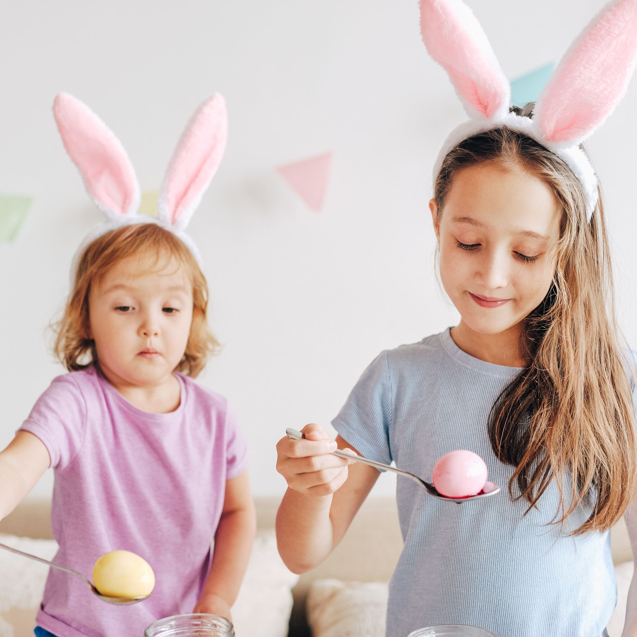 bambino orecchie coniglio pasqua