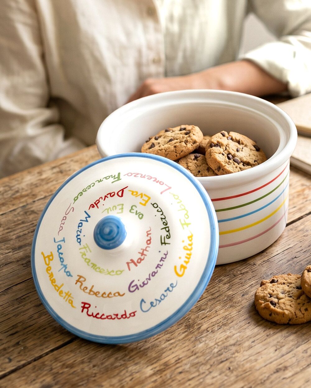 biscottiera-artigianale-ceramica-nomi-bambini-regalo-personalizzato-maestra