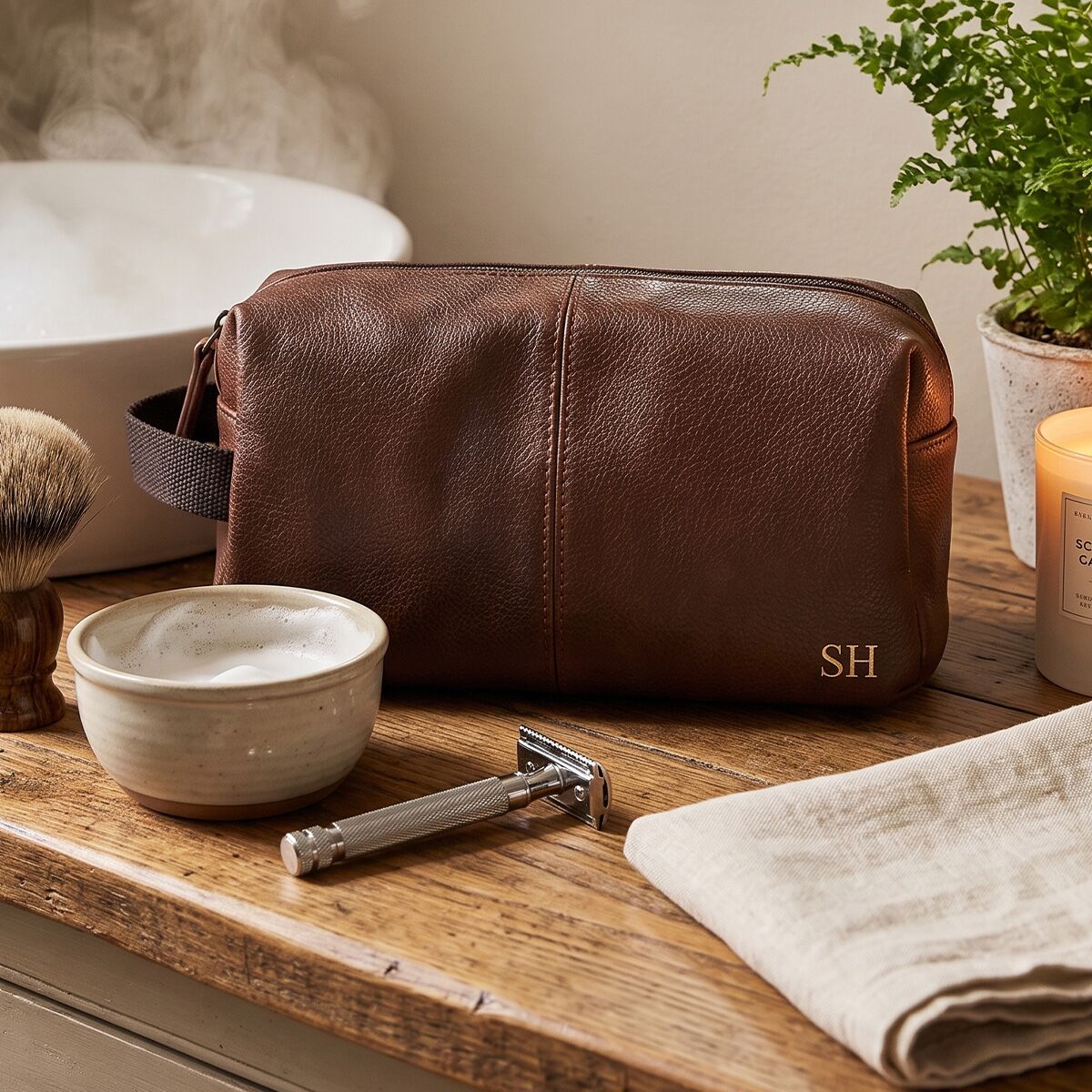 trousse-personalizzata-iniziali-uomo-simil-pelle-marrone032223