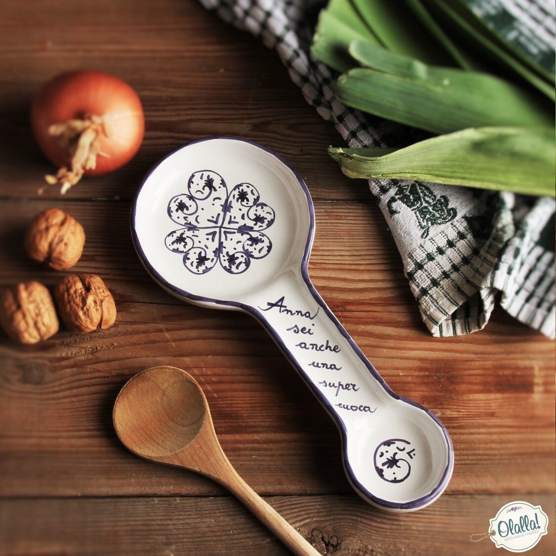 Poggiamestoli Personalizzato in Ceramica con Frase a Scelta Dipinto a Mano - immagine 2