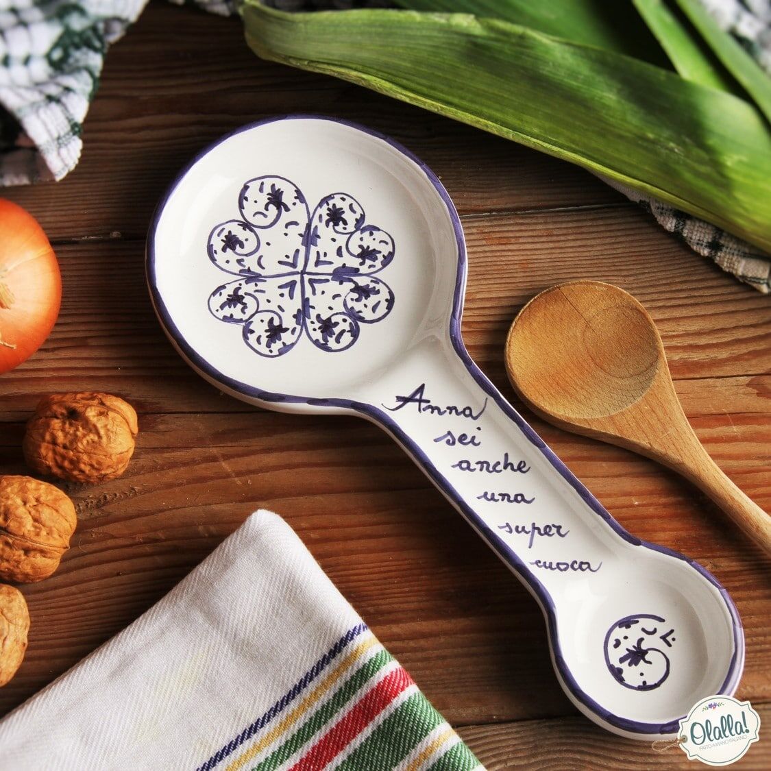 Poggiamestoli Personalizzato in Ceramica con Frase a Scelta Dipinto a Mano - immagine 3