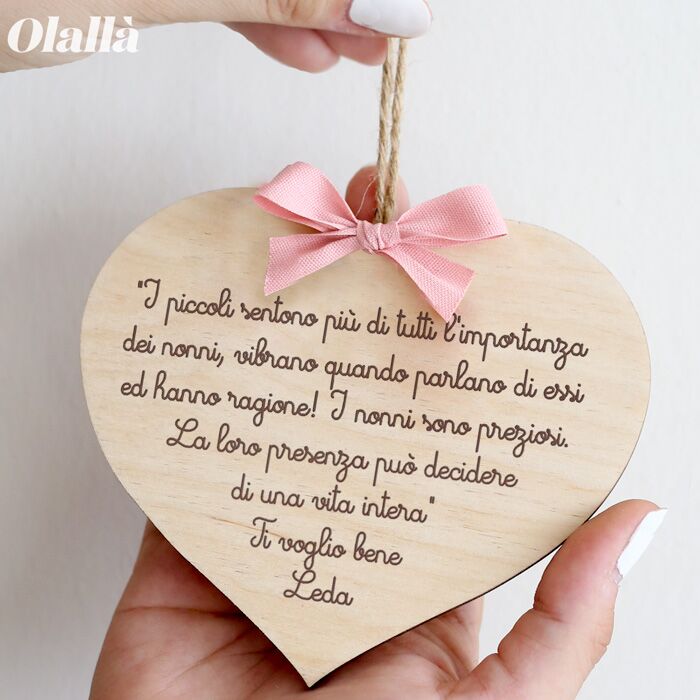 Targhetta da Appendere a Cuore con Fiocco in Legno Inciso Personalizzata con Dedica - Idea Regalo per i Nonni, Festa dei Nonni