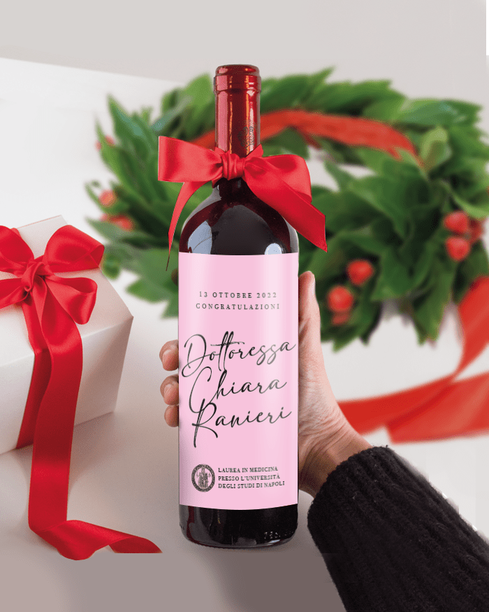 Bottiglia di Vino con Nome della Laureata in Corsivo - Idea Regalo Laurea - immagine 2
