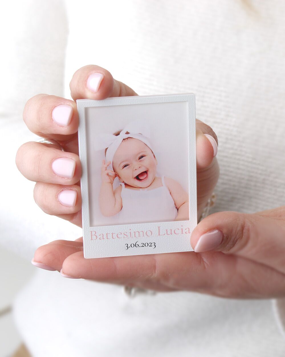 Calamita in Stile Polaroid Personalizzata con Nome, Data e Evento - Idea Bomboniera per Battesimo, Nascita Bambina