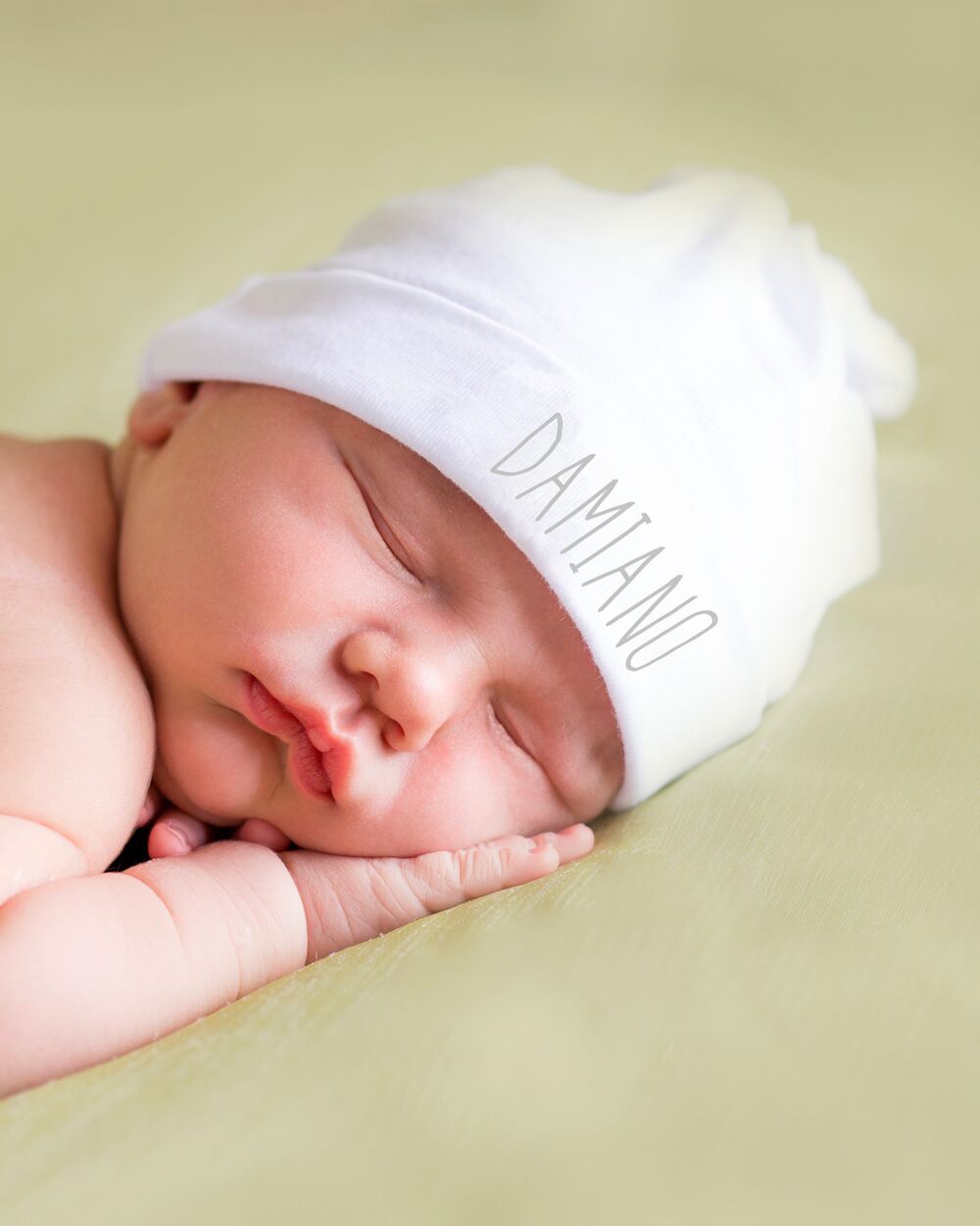 Berrettino per Neonati Cappellino Cuffia Personalizzabile con Nome in Diversi Font - Idea Regalo Battesimo, Natale, Nascita, Prima Festa della Mamma - immagine 3