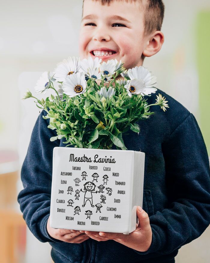 Vaso in Ceramica per Maestre con Bambini Stilizzati Personalizzato con Nomi e Dedica - Idea Regalo per Maestra, Fine Anno Scolastico