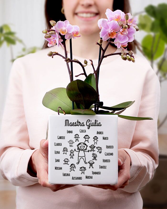 Vaso in Ceramica per Maestre con Bambini Stilizzati Personalizzato con Nomi e Dedica - Idea Regalo per Maestra, Fine Anno Scolastico - immagine 5