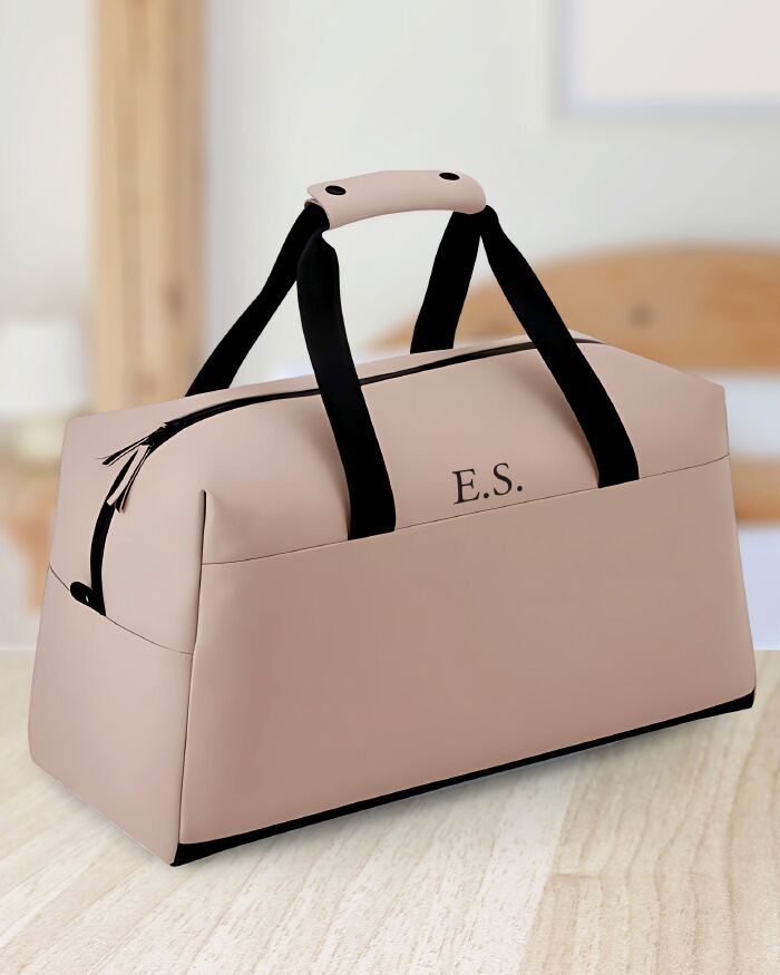 Borsone da Viaggio con Tracolla Personalizzato con Iniziali - Poliuretano Effetto Matte - Idea Regalo per Lei, Laurea, per Chi Viaggia Spesso - immagine 2