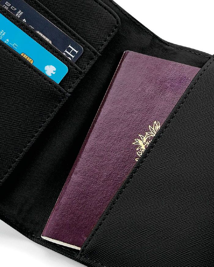 Porta Passaporto in Ecopelle Personalizzato con Iniziali – Idea Regalo Laurea, Regalo per Lei, Regalo per Viaggio - immagine 4