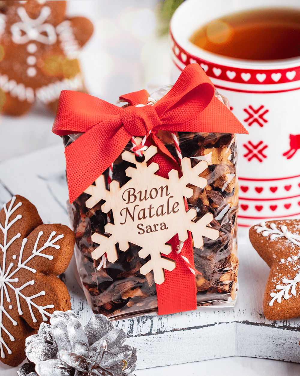 The Infuso o Tisana Natalizia di Alta Qualità, Personalizzata con Nome su Tag in Legno, Made in Italy - Idea Regalo Natale Lei