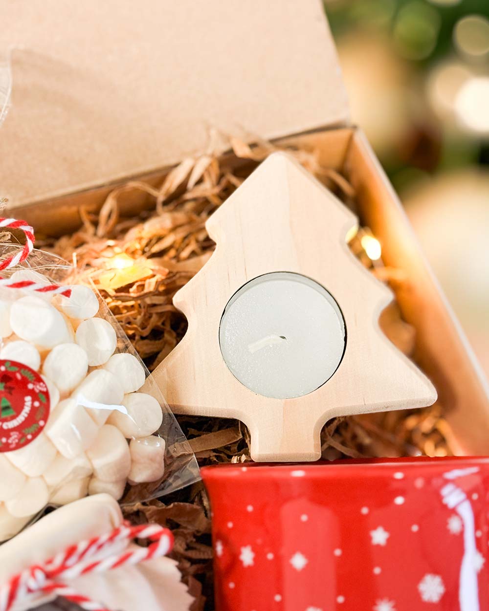 Gift Box “Cioccolata di Natale” con Tazza, Candela, Cioccolata e Marshmallow – Idea Regalo Natale per Lei - immagine 8