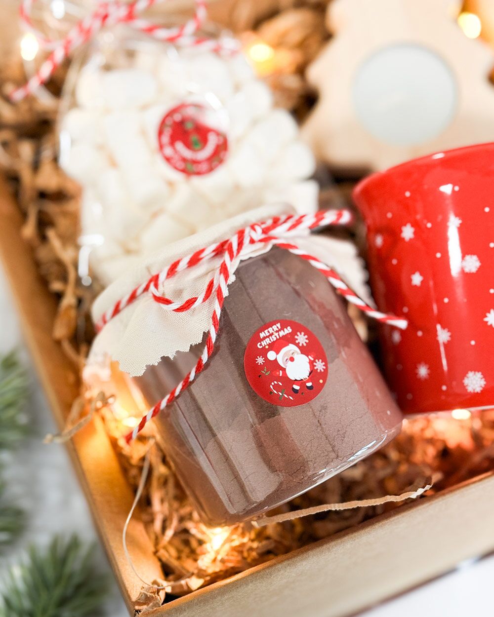 Gift Box “Cioccolata di Natale” con Tazza, Candela, Cioccolata e Marshmallow – Idea Regalo Natale per Lei - immagine 5