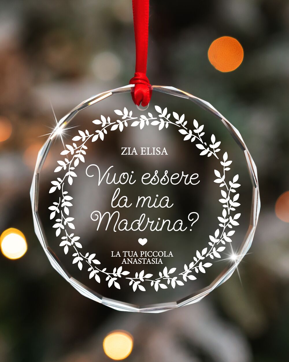 Pallina di Natale in Cristallo Tondo, Taglio a Diamante, Decorazione Natalizia con Ghirlanda di Foglie Personalizzata "Vuoi Essere la Mia Madrina?"– Addobbo Elegante con Nastro Rosso – Idea Regalo Natale Madrina, Padrino